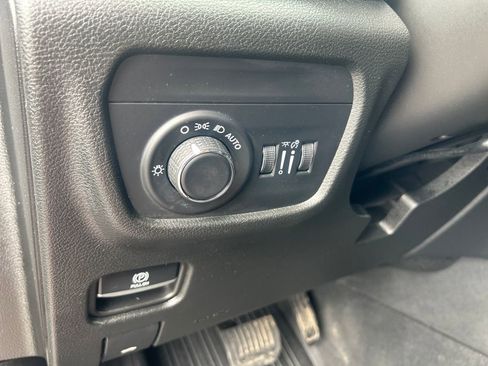 Used 2025 Jeep Grand Cherokee Altitude AWD/4WD image 28