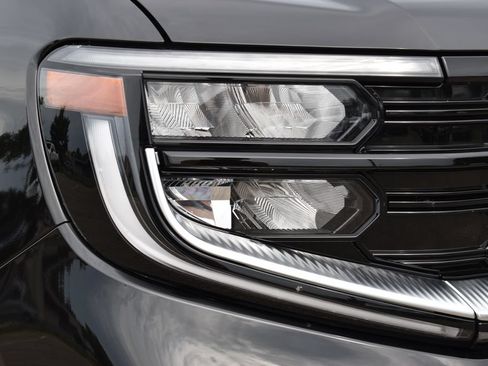 Certified 2025 Ford Expedition Platinum AWD/4WD image 4
