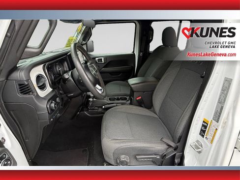Used 2024 Jeep Wrangler Unlimited Sahara AWD/4WD image 19