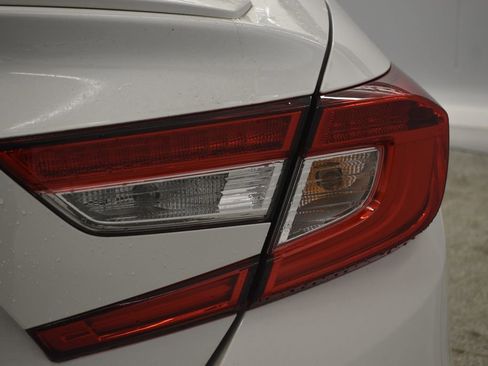 Used 2018 Honda Accord Sport image 7