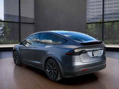 Used 2022 Tesla Model X Plaid image 4