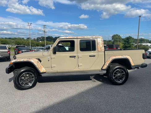 Used 2020 Jeep Gladiator Overland AWD/4WD image 19
