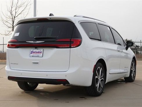 New 2026 Chrysler Pacifica Pinnacle image 9