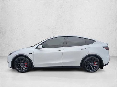 Used 2023 Tesla Model Y Performance image 9