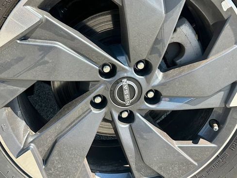 Used 2025 Nissan Rogue SV FWD image 33