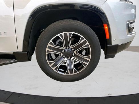 Certified 2024 Jeep Wagoneer Series II image 36