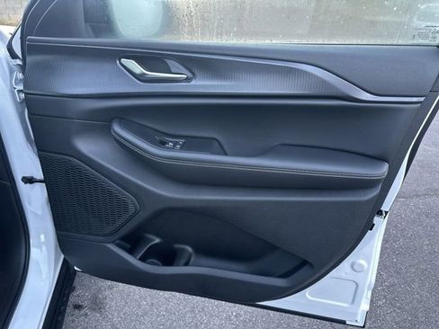 New 2025 Jeep Grand Cherokee Laredo X image 14