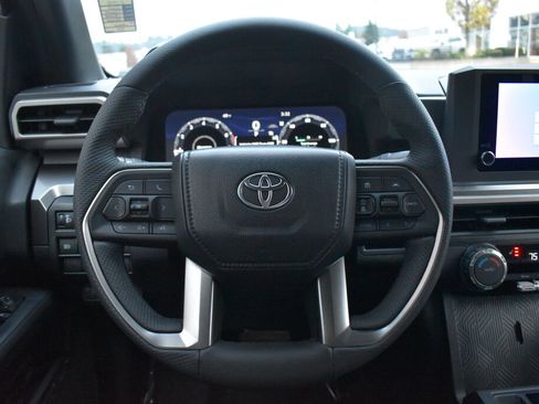 Certified 2025 Toyota Tacoma TRD Off-Road image 9