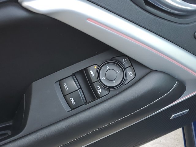 Used 2018 Chevrolet Camaro LT RWD image 9
