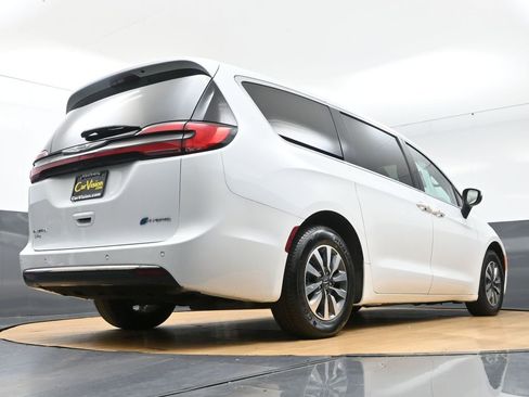 Used 2023 Chrysler Pacifica Touring-L FWD image 48