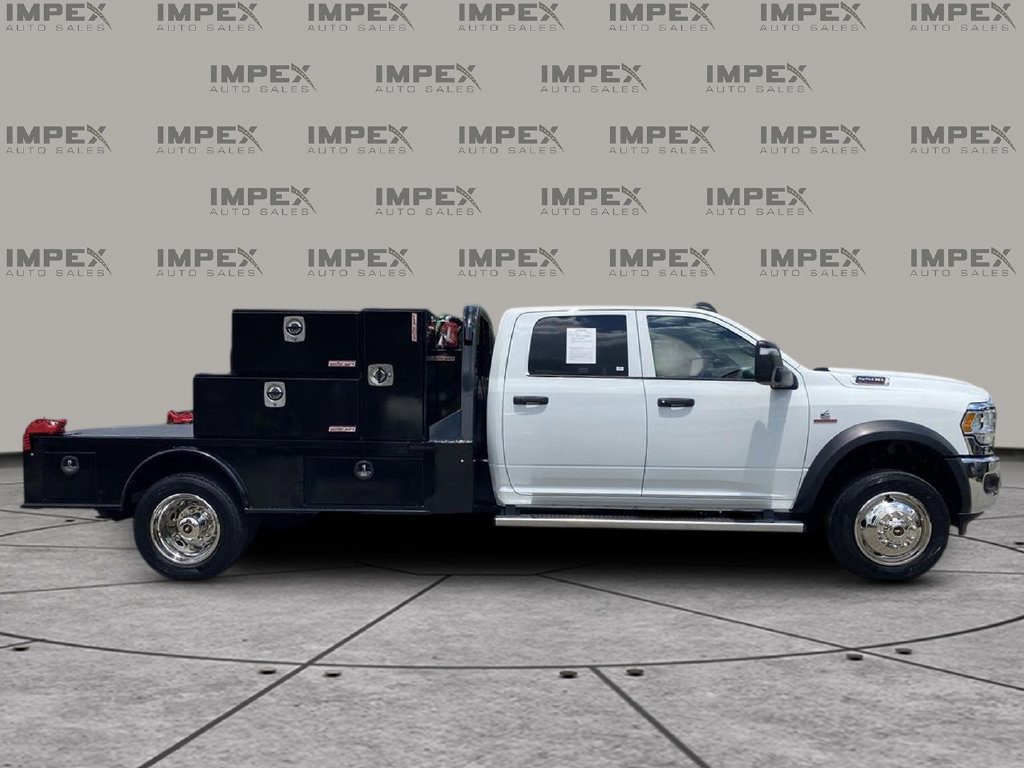 Used 2024 RAM 5500 Tradesman w/ Chrome Appearance Group AWD/4WD image 5
