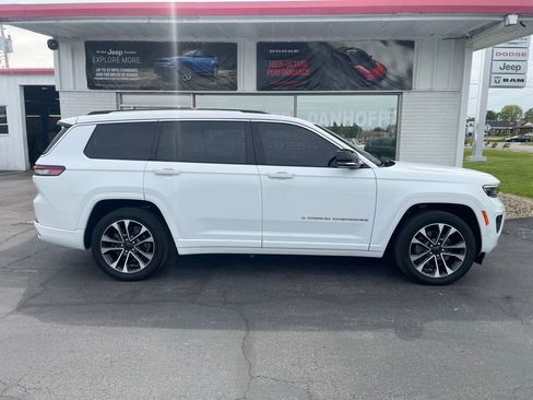 Used 2022 Jeep Grand Cherokee L Overland w/ Luxury Tech Group IV AWD/4WD image 2