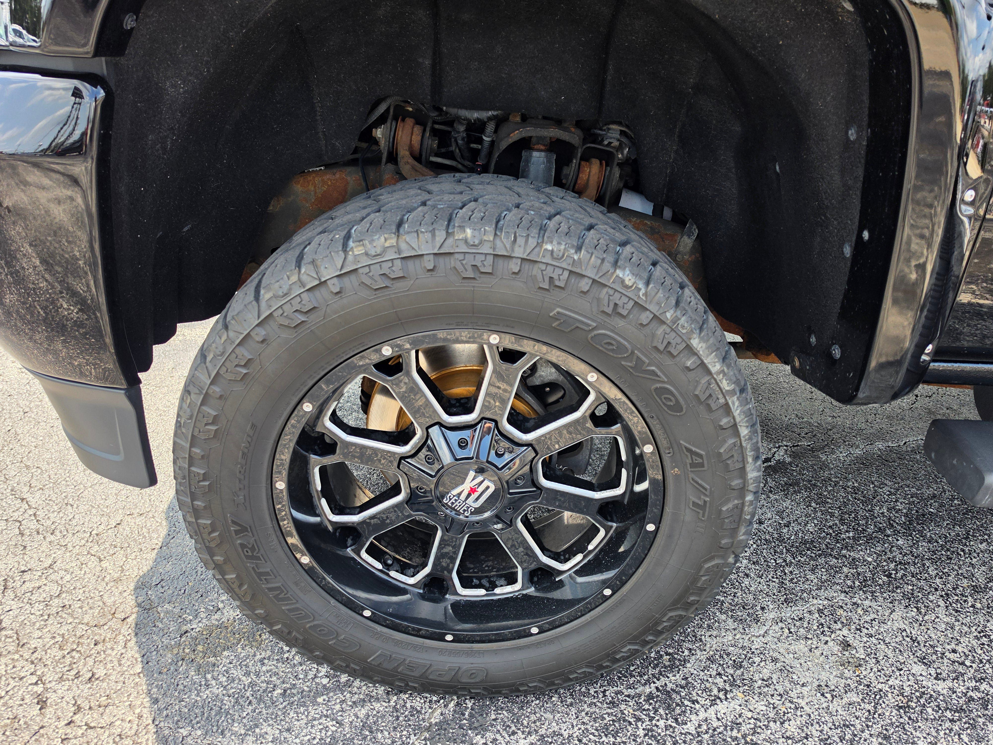 Used 2018 GMC Sierra 2500 Denali w/ Duramax Plus Package AWD/4WD image 15