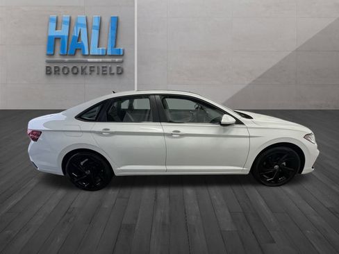 Certified 2025 Volkswagen Jetta SE image 7