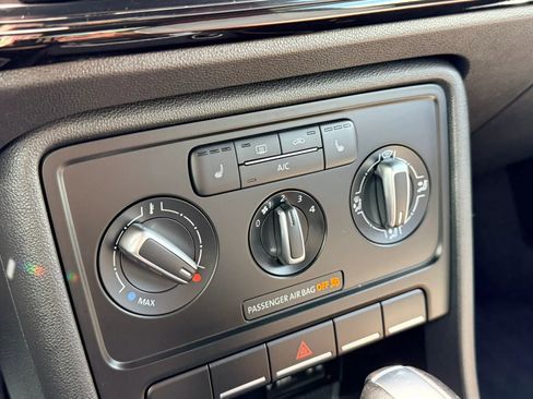 Used 2017 Volkswagen Beetle 1.8T S image 19