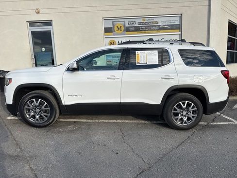 Used 2022 GMC Acadia SLT image 2