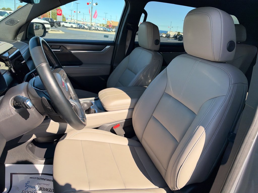 Used 2026 GMC Acadia Elevation w/ Elevation Premium Package FWD image 13