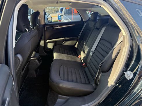 Used 2014 Ford Fusion SE FWD image 15