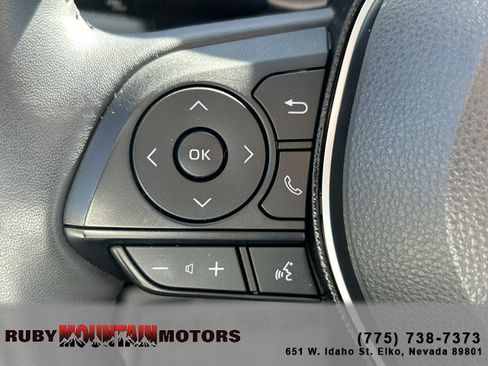 Used 2021 Toyota RAV4 XLE Premium image 14