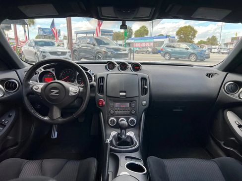 Used 2017 Nissan 370Z Coupe RWD image 19