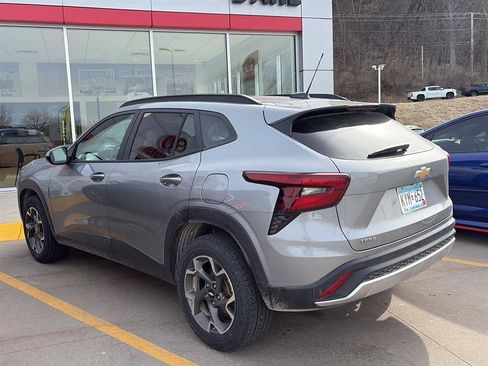 Used 2024 Chevrolet Trax LT w/ Driver Confidence Package image 2