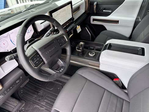 Used 2025 GMC Hummer EV 2X w/ Extreme Off-Road Package AWD/4WD image 9