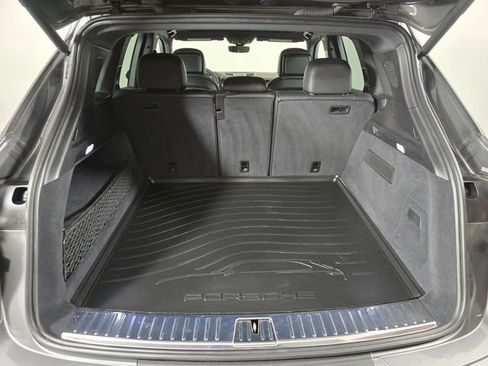 Used 2024 Porsche Cayenne image 16