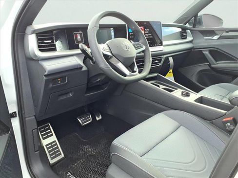 New 2026 Volkswagen Tiguan SE R-Line image 18
