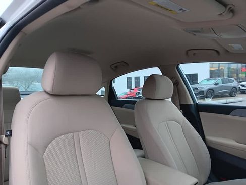 Used 2018 Hyundai Sonata SE w/ Cargo Package image 18