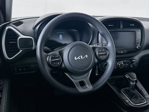 Used 2025 Kia Soul LX w/ LX Technology Package FWD image 17