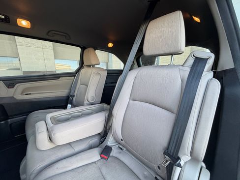 Used 2019 Honda Odyssey EX image 17