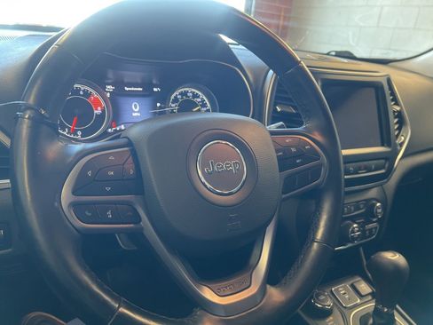Used 2021 Jeep Cherokee Latitude Lux w/ Comfort/Convenience Group AWD/4WD image 23