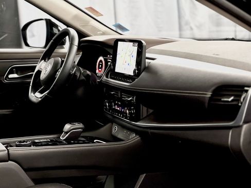 Used 2021 Nissan Rogue Platinum image 17