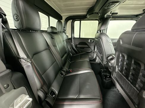 Used 2021 Jeep Gladiator Rubicon AWD/4WD image 37