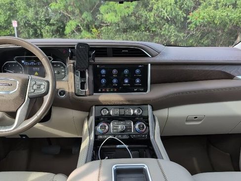 Used 2021 GMC Yukon XL Denali w/ Denali Ultimate Package AWD/4WD image 10
