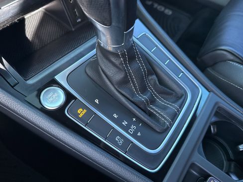 Used 2016 Volkswagen Golf R Base image 23