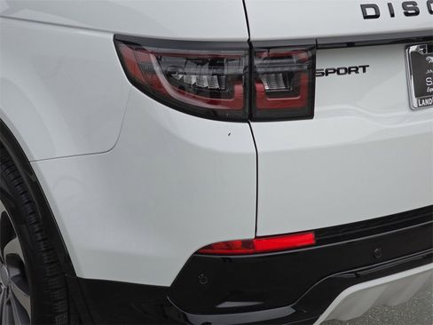 Certified 2025 Land Rover Discovery Sport Dynamic SE image 37