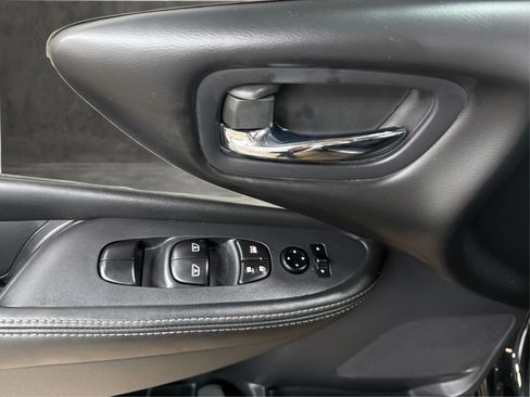 Used 2018 Nissan Murano SV AWD/4WD image 17