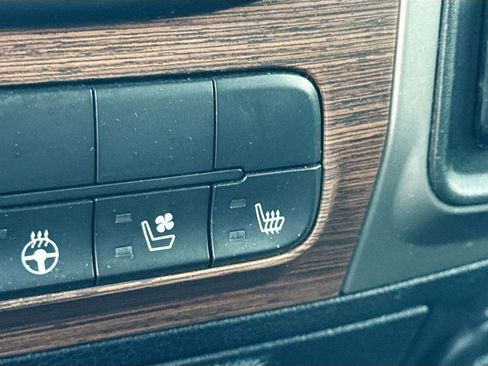 Used 2017 RAM 1500 Laramie image 21