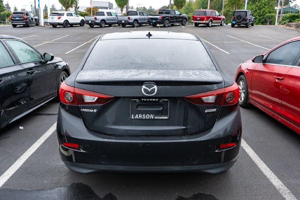 Used 2016 MAZDA MAZDA3 i Touring w/ Popular Equipment Package FWD image 4