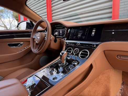 Used 2020 Bentley Continental GT image 19