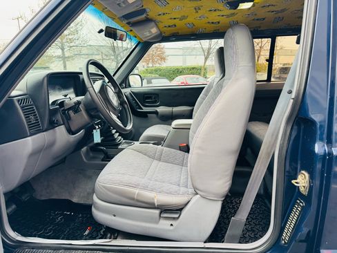 Used 1997 Jeep Cherokee Sport image 40