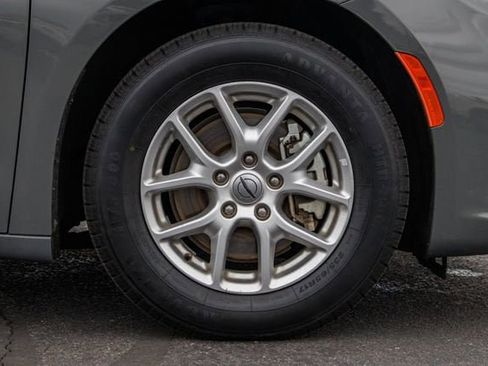 Used 2023 Chrysler Pacifica Touring-L FWD image 14