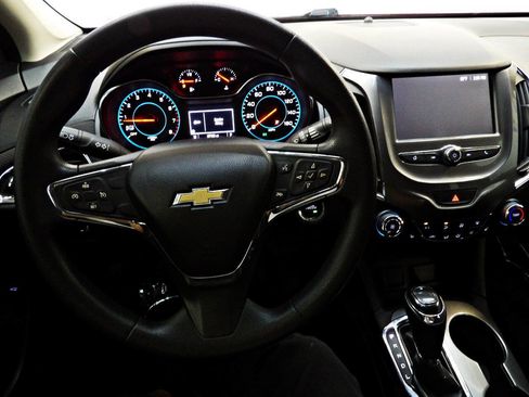 Used 2017 Chevrolet Cruze LT w/ Convenience Package FWD image 17