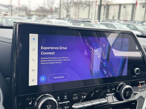 New 2026 Toyota Highlander Platinum image 15