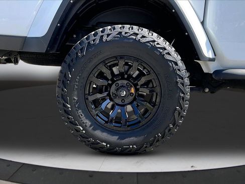 Certified 2022 Jeep Gladiator Sport AWD/4WD image 36