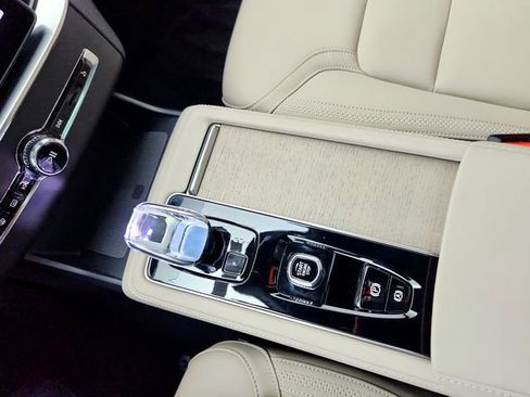 Certified 2026 Volvo XC90 B5 Plus w/ Protection Package image 23