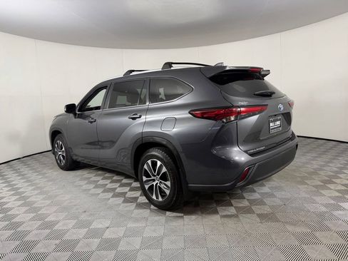 Used 2023 Toyota Highlander XLE FWD image 8