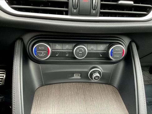 Used 2023 Alfa Romeo Stelvio Ti AWD/4WD image 15