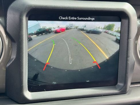 Used 2018 Jeep Wrangler Unlimited Sahara AWD/4WD image 32